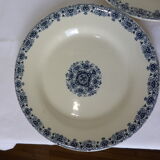 3 flat plates from Gien, Montmorency model