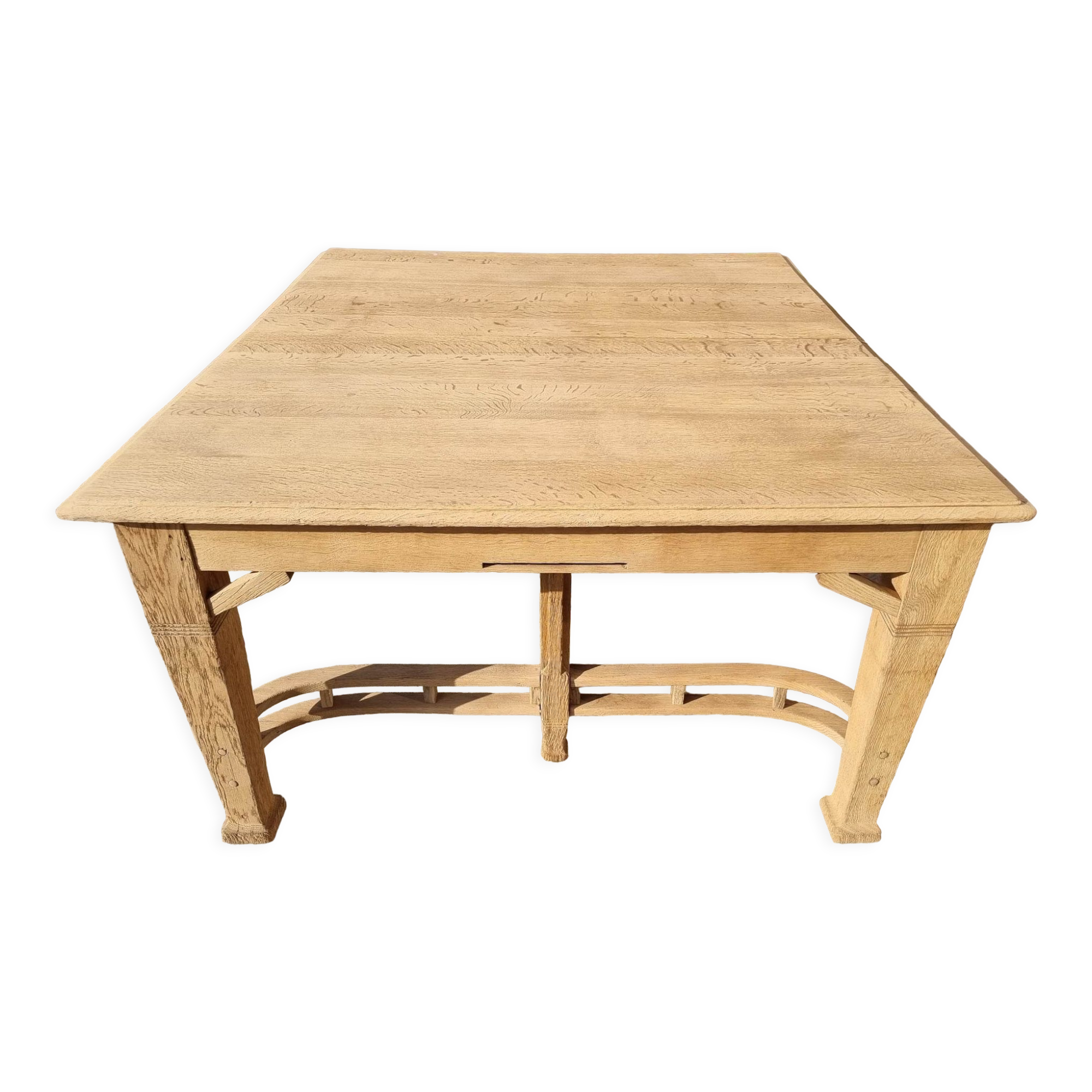 Extendable oak table