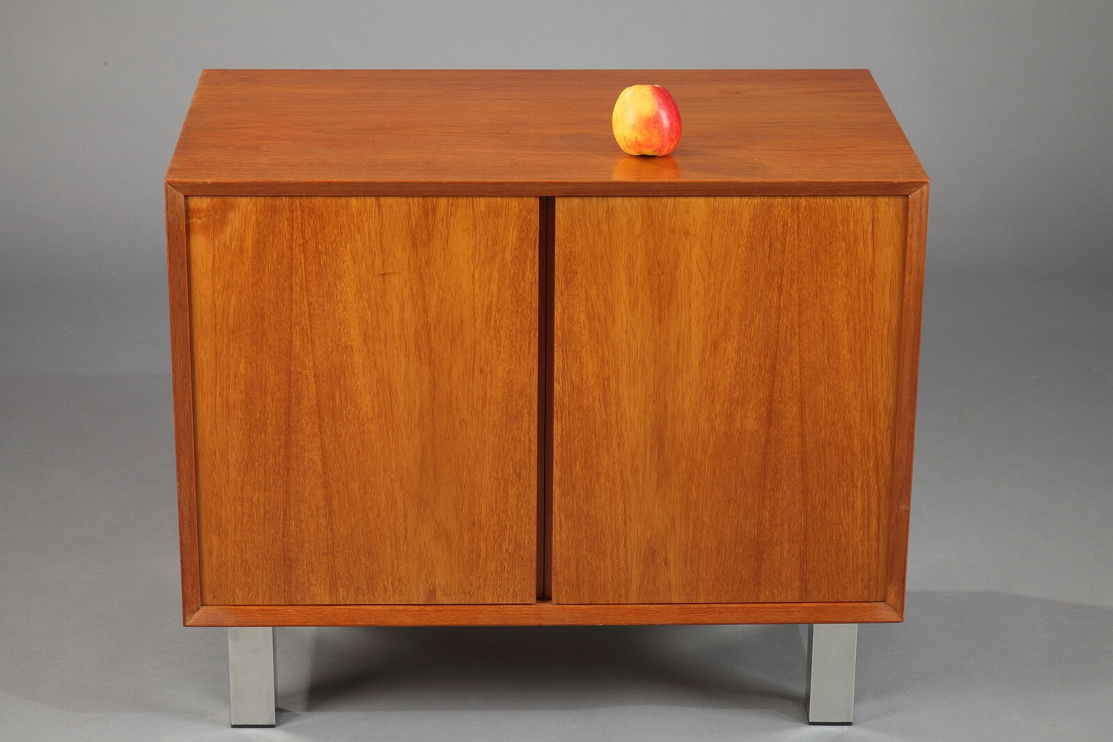 Danish low furniture in teak veneer with two leaves