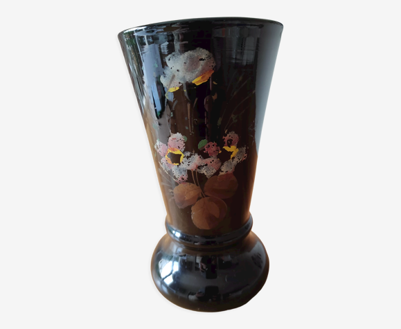 Vase en opaline noire