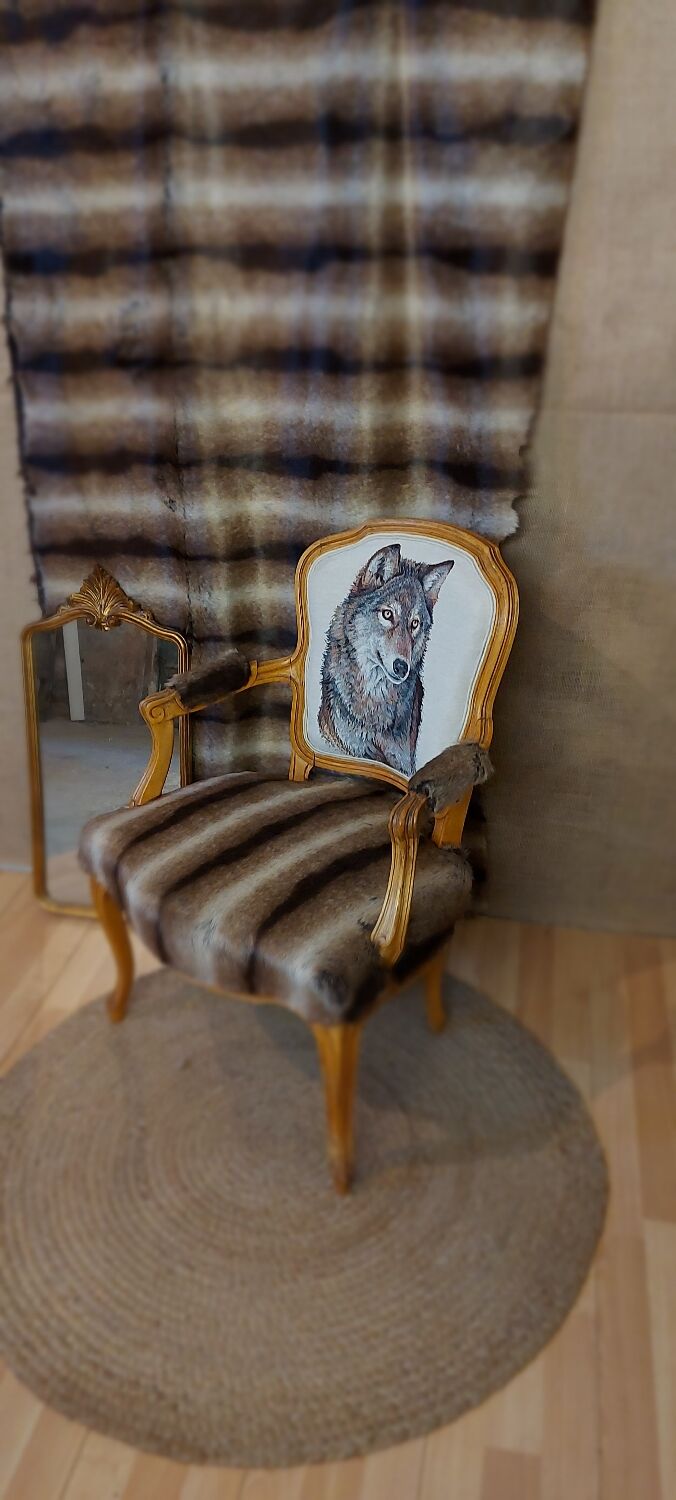 Armchair Louis XV head of wolf