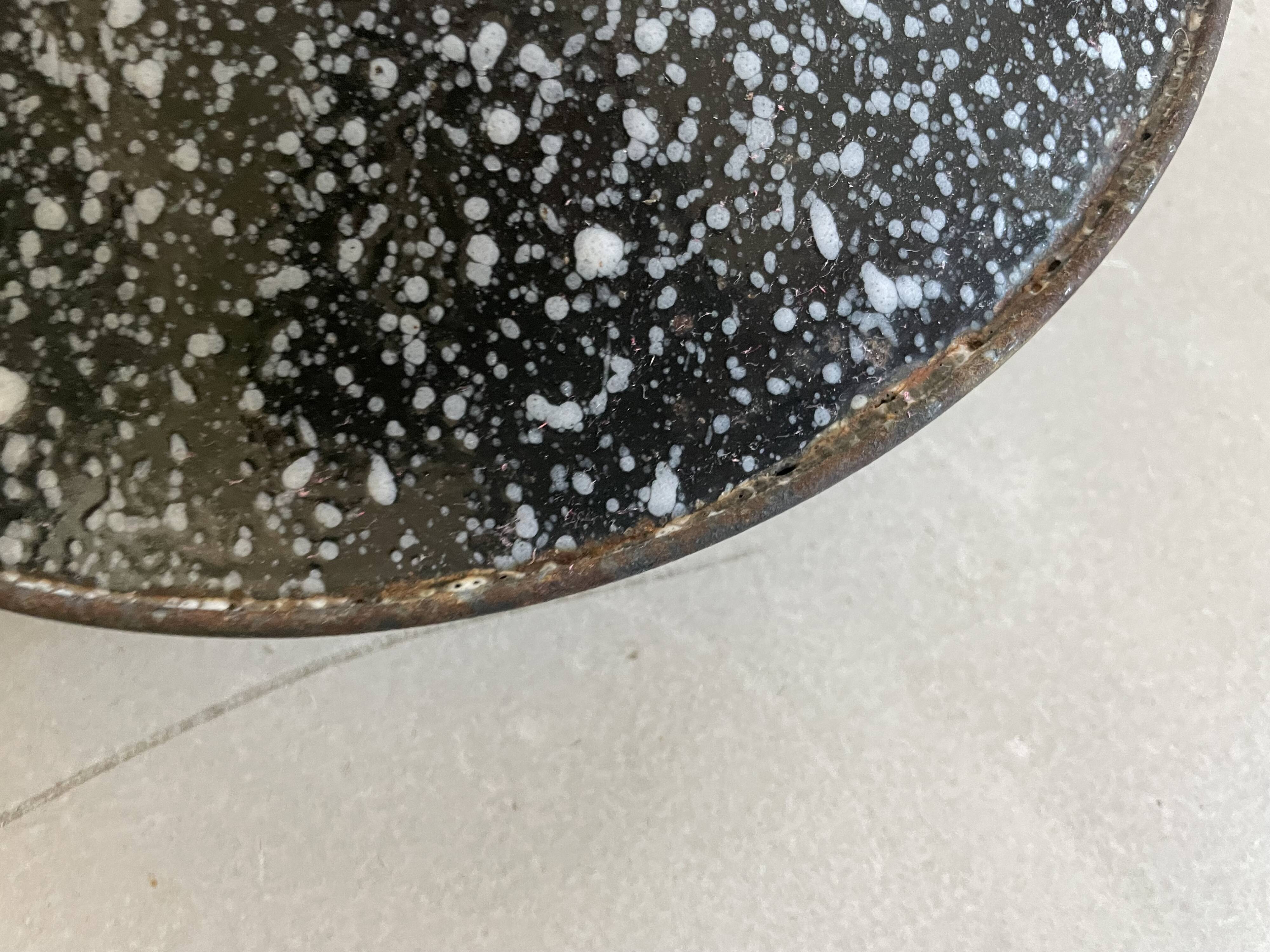 Sheet metal suspension, industrial enameled bowl