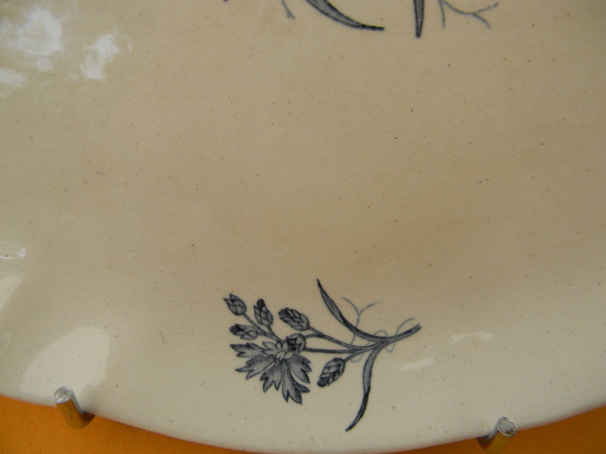 Longchamp earthenware dish cornflower decoration