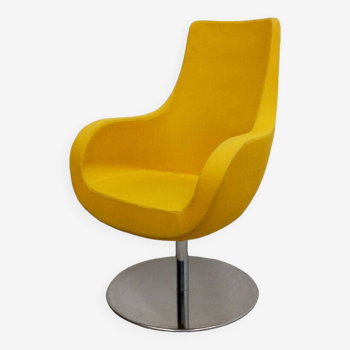 Fauteuil Victoria de chez Leyform en tissu jaune