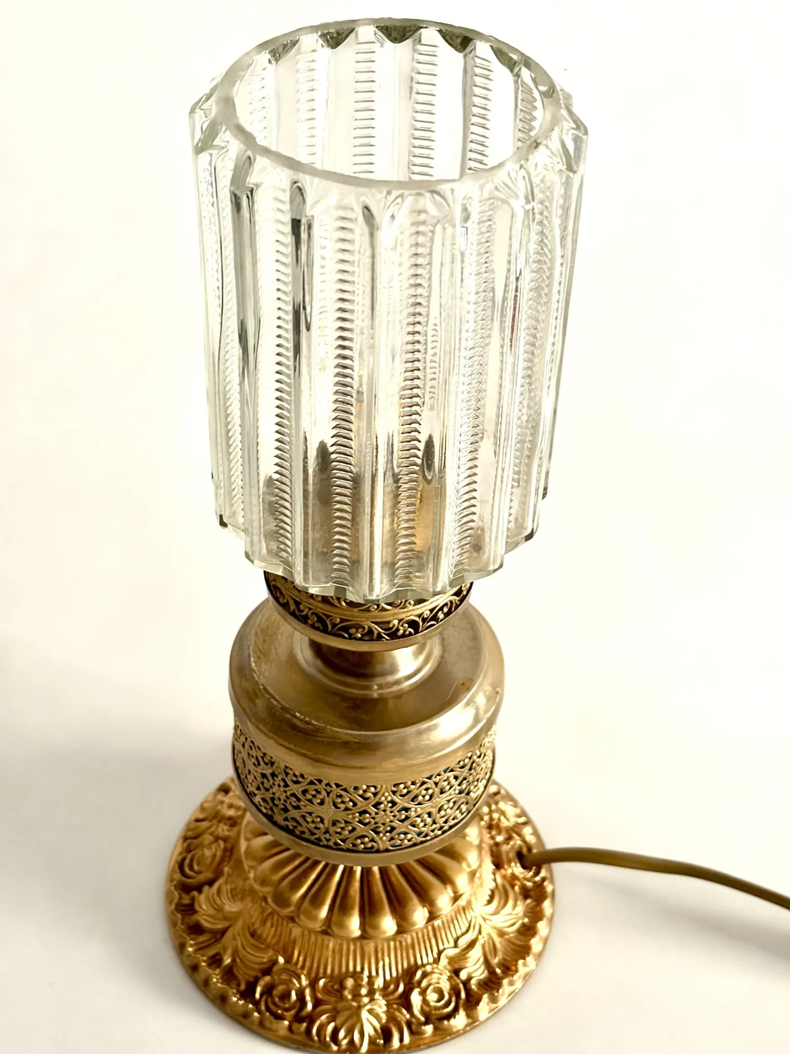 Lampe en bronze et cristal taillé de style victorien
