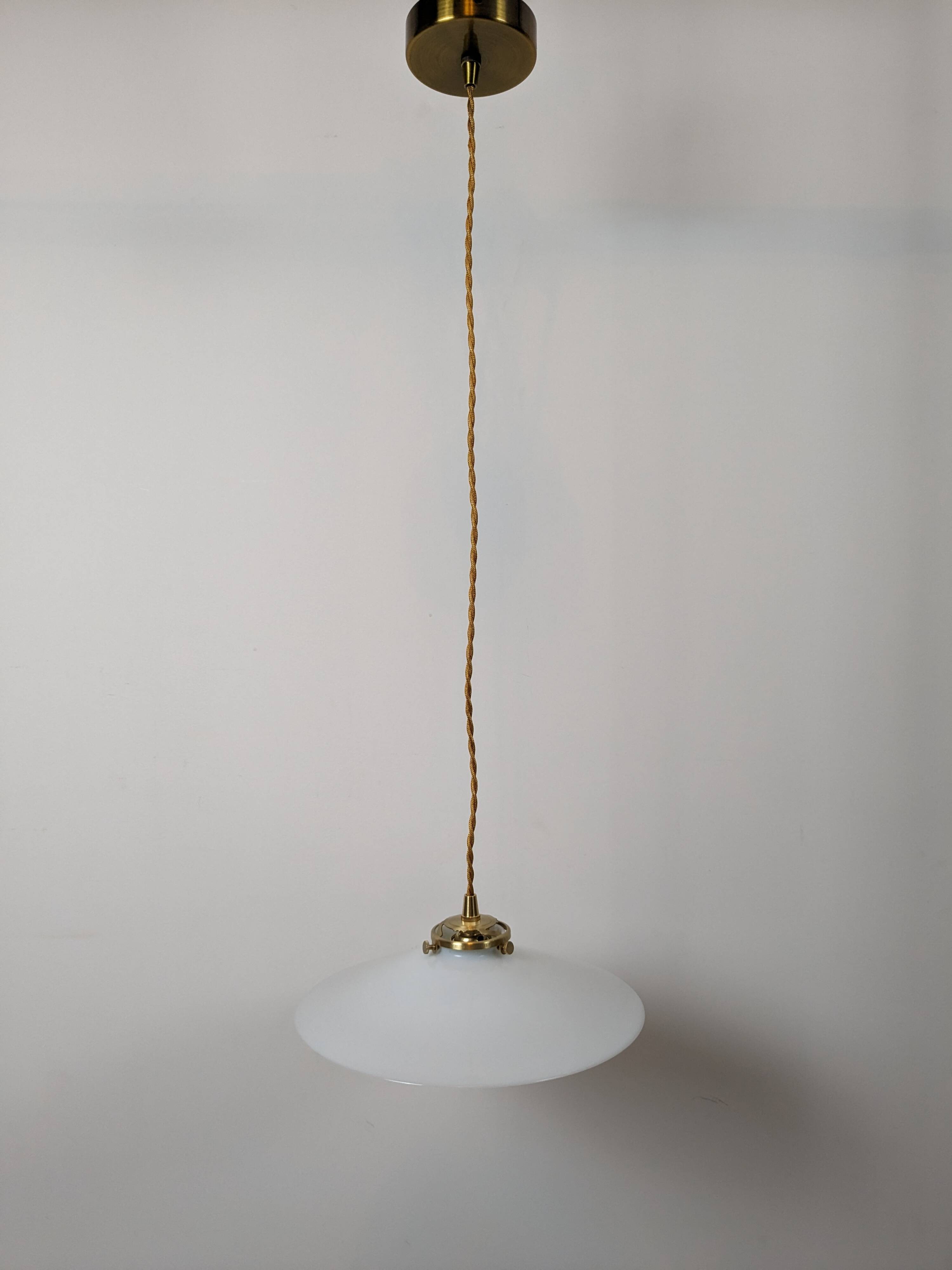 Suspension vintage en opaline blanche