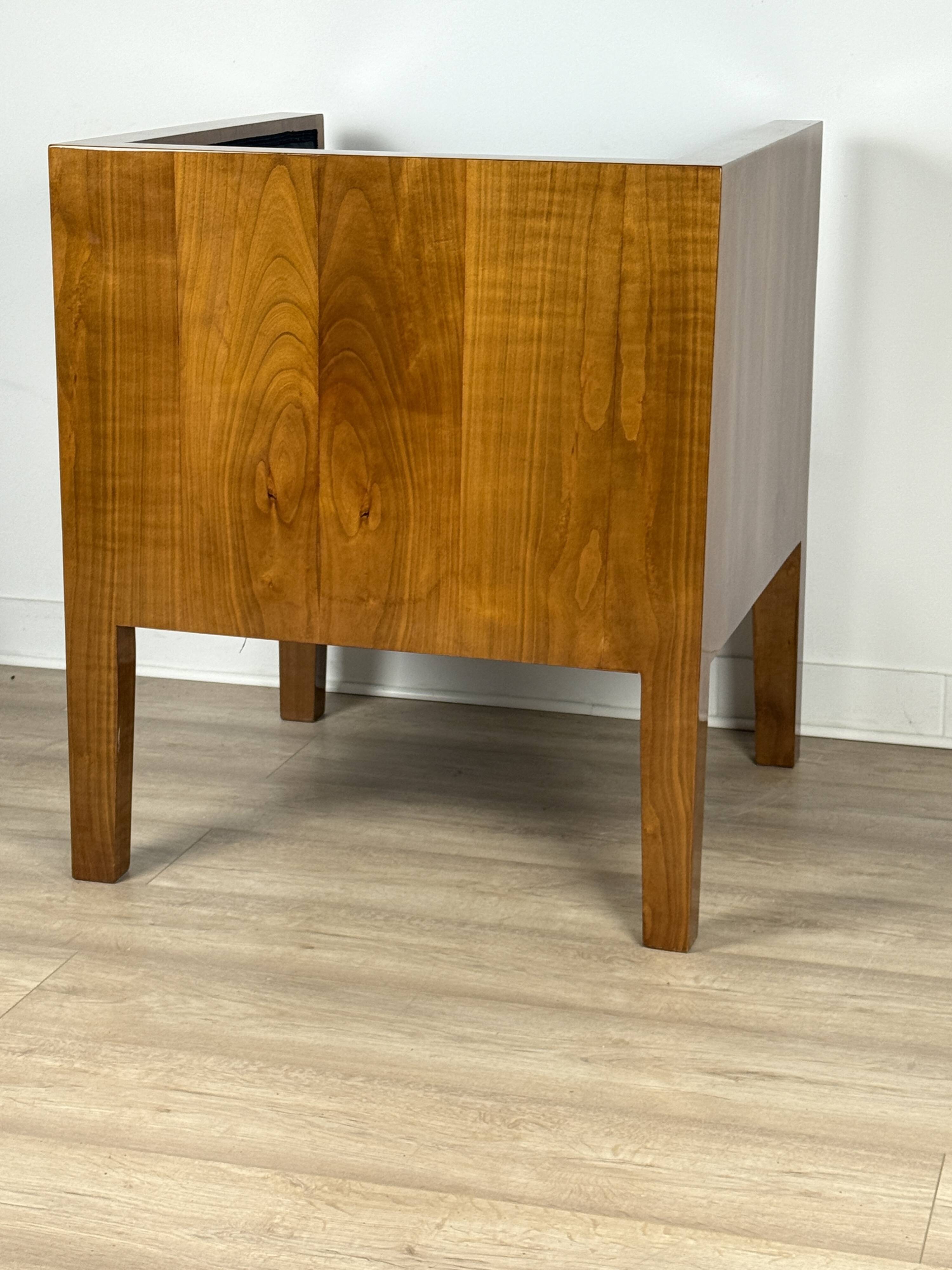 Elegant square-shaped armchair made of natural cherry wood