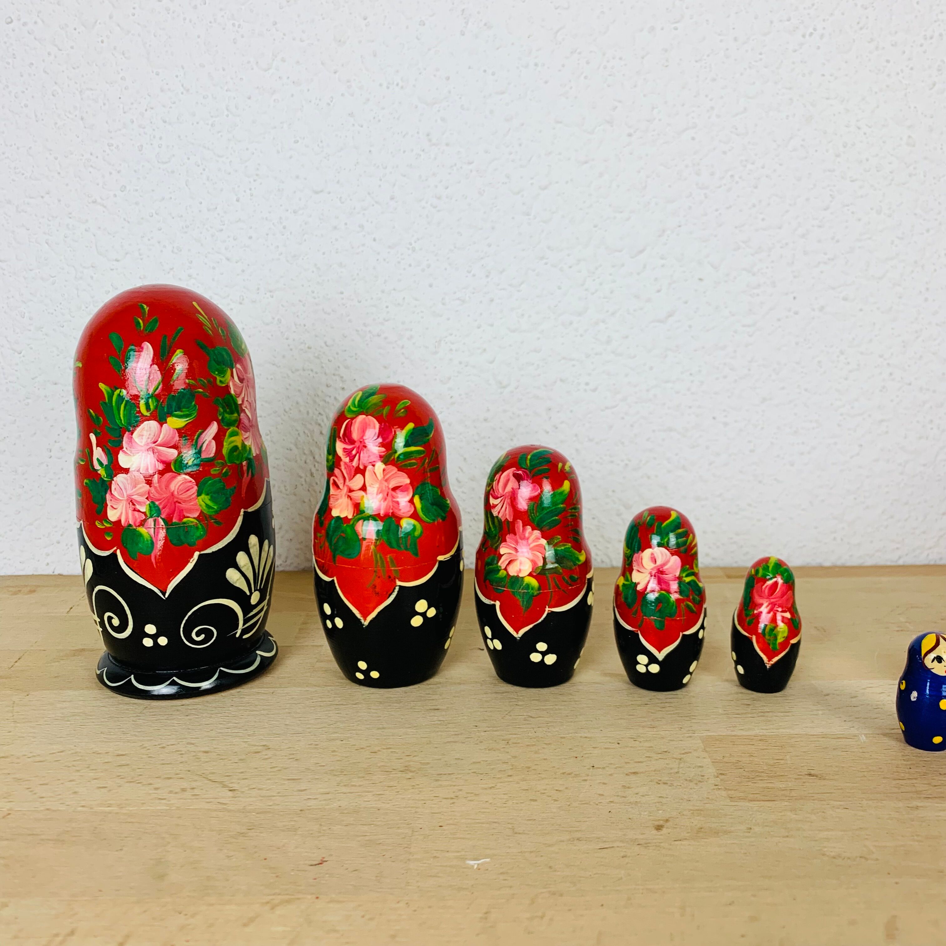 2 Russian dolls Matryoshka painted wood