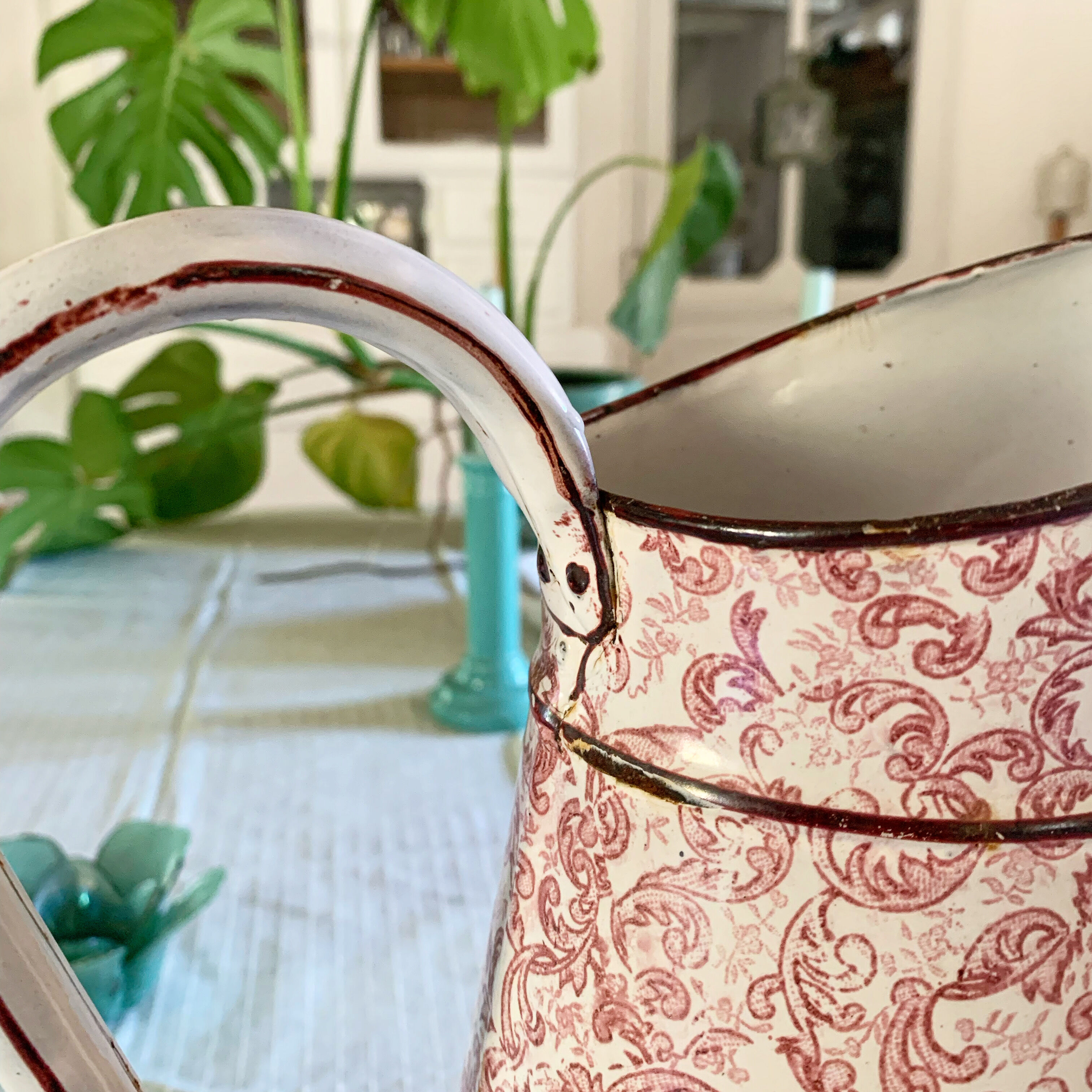 Broc vintage enamel pink and white