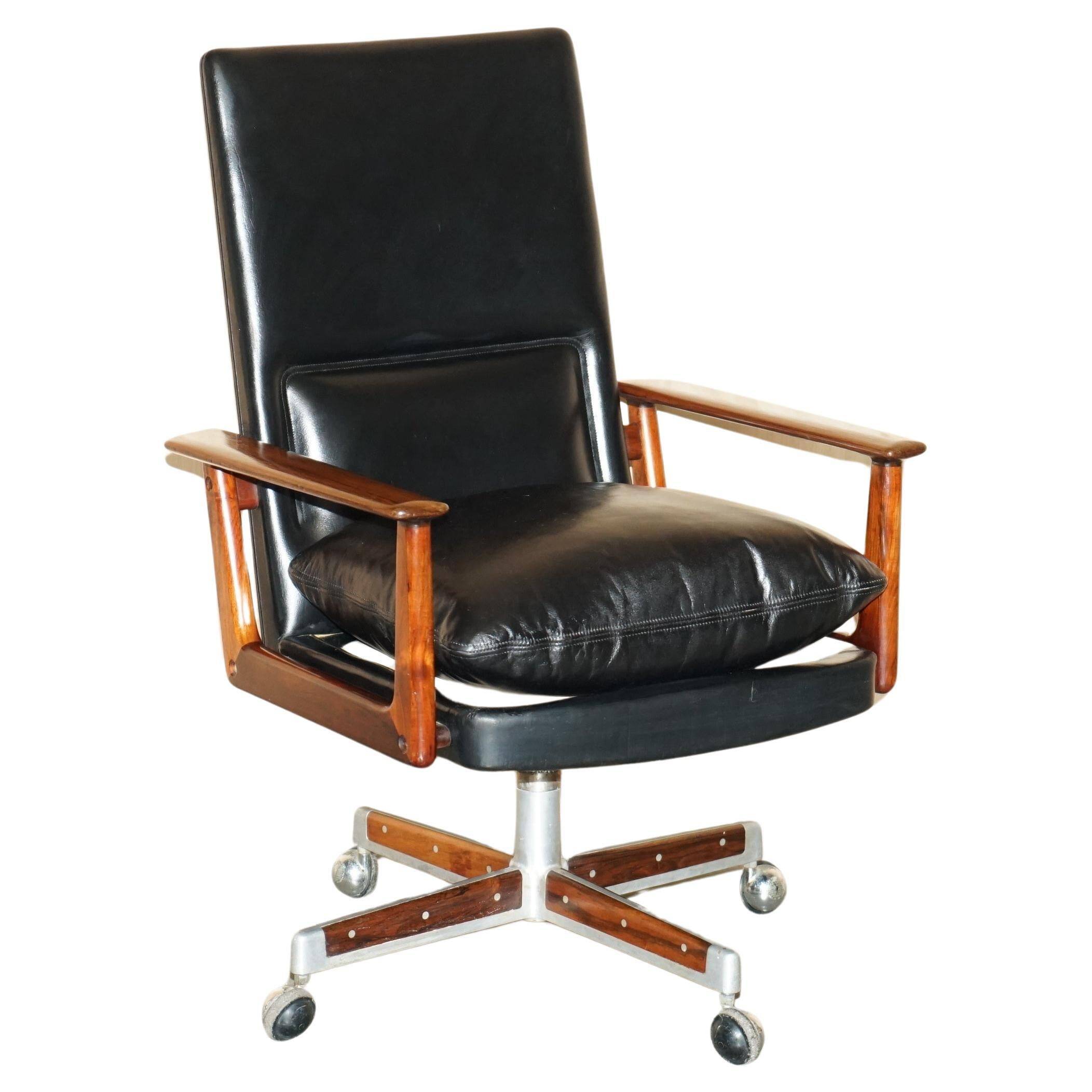 Executive office chair model 419 Arne Vodder for Sibast in hardwood and leather.