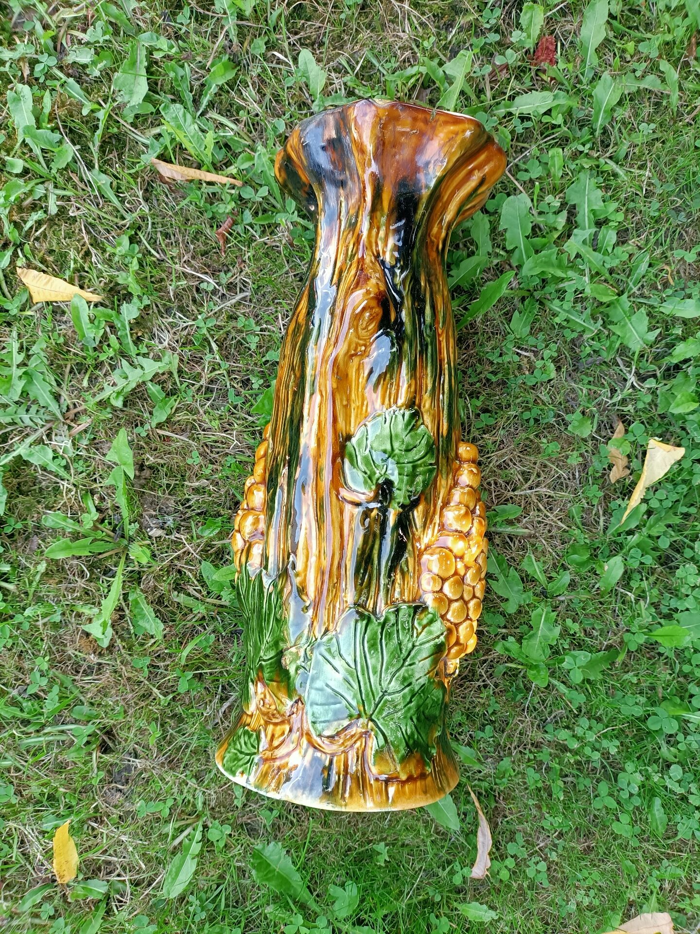 Retro Grapevine Barbotine Vase