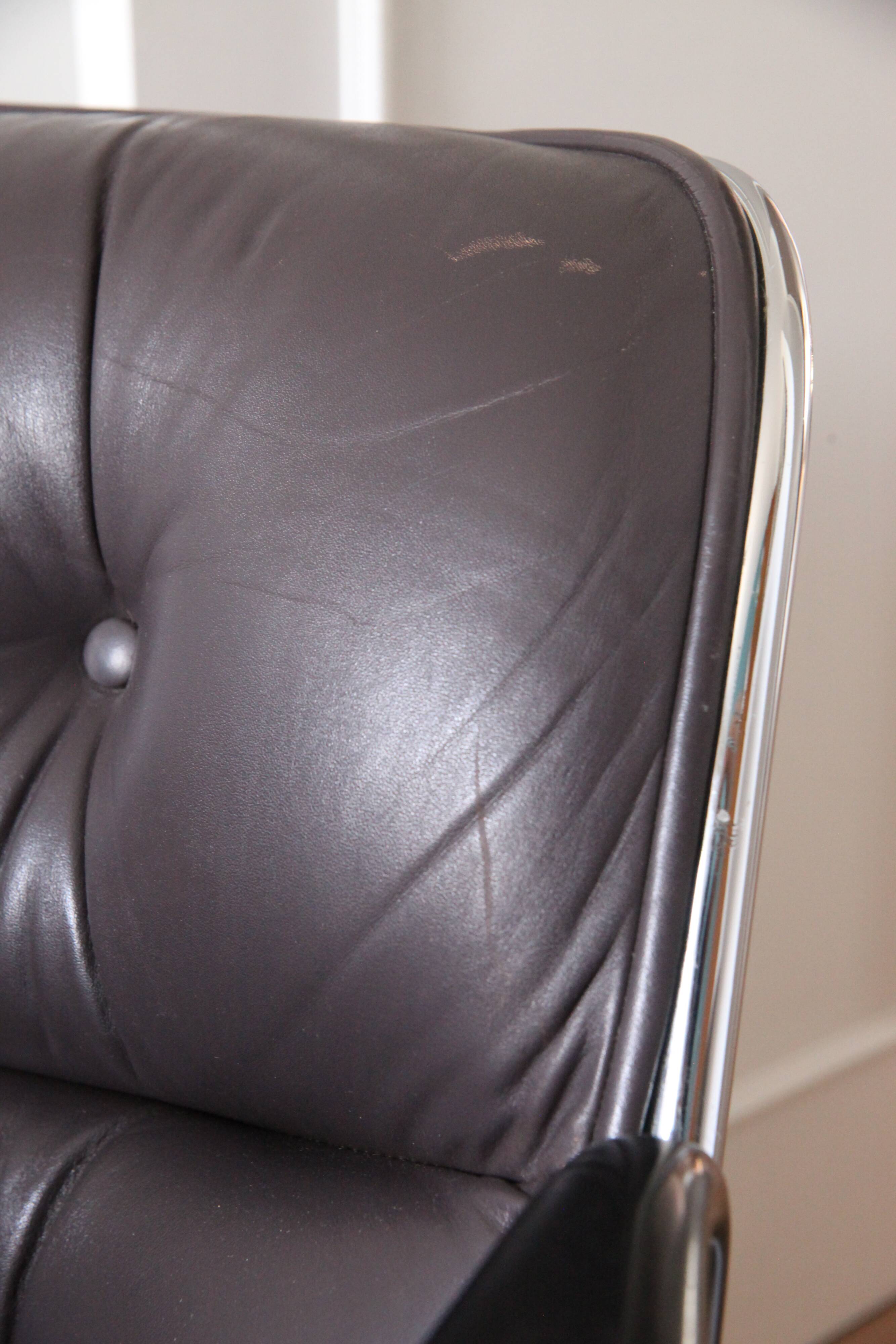 Fauteuil Pollock pour Knoll cuir couleur prune/violet