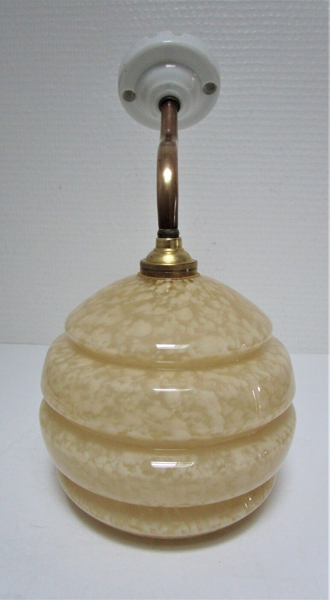 Applique porcelaine laiton et verre de Clichy jaune vanille