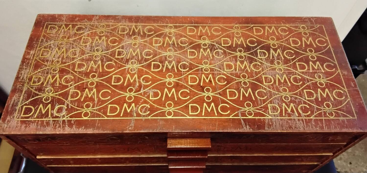 Coffret/ petite commode de mercerie vintage de la marque DMC