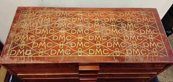 Coffret/ petite commode de mercerie vintage de la marque DMC