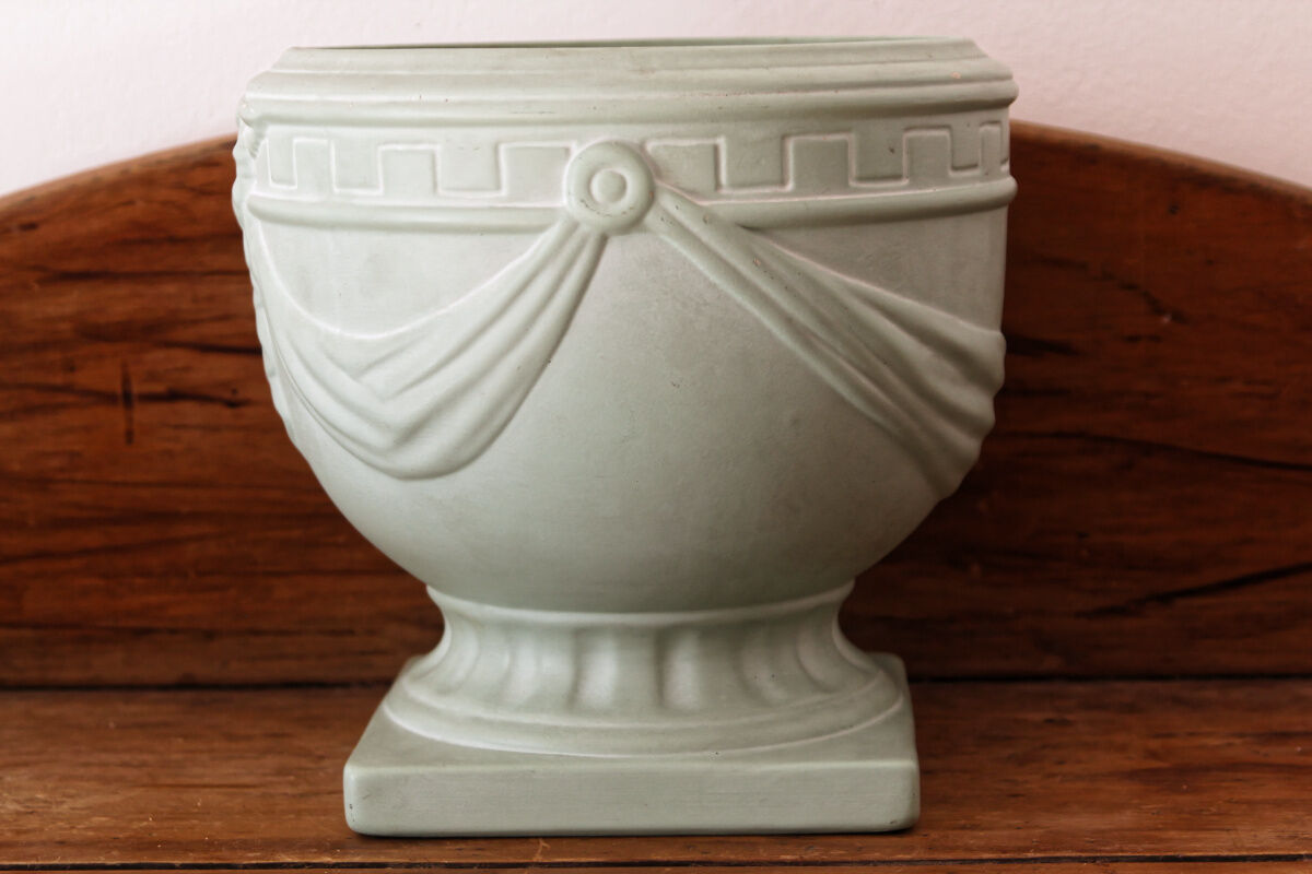 Art Deco ceramic pot cover