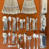 Ercuis cutlery set, 124 pieces, Louis XV style, in near-new condition.