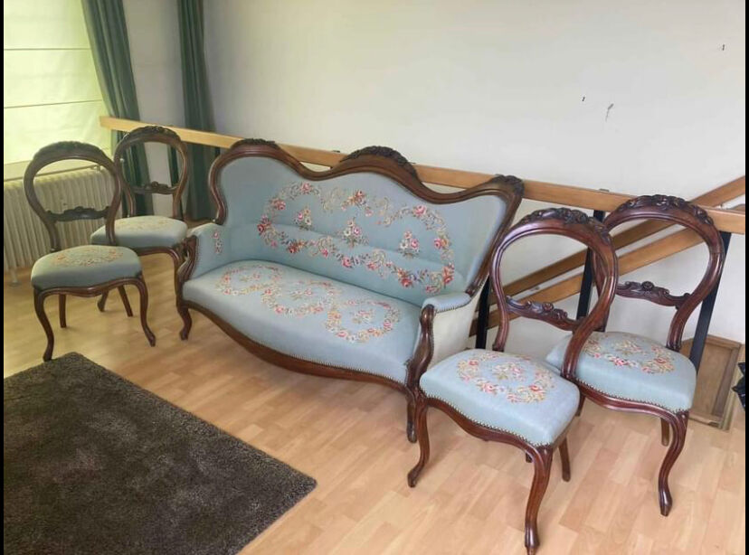 Louis Philippe style living room with embroidered upholstery - Sofa and 4 chairs