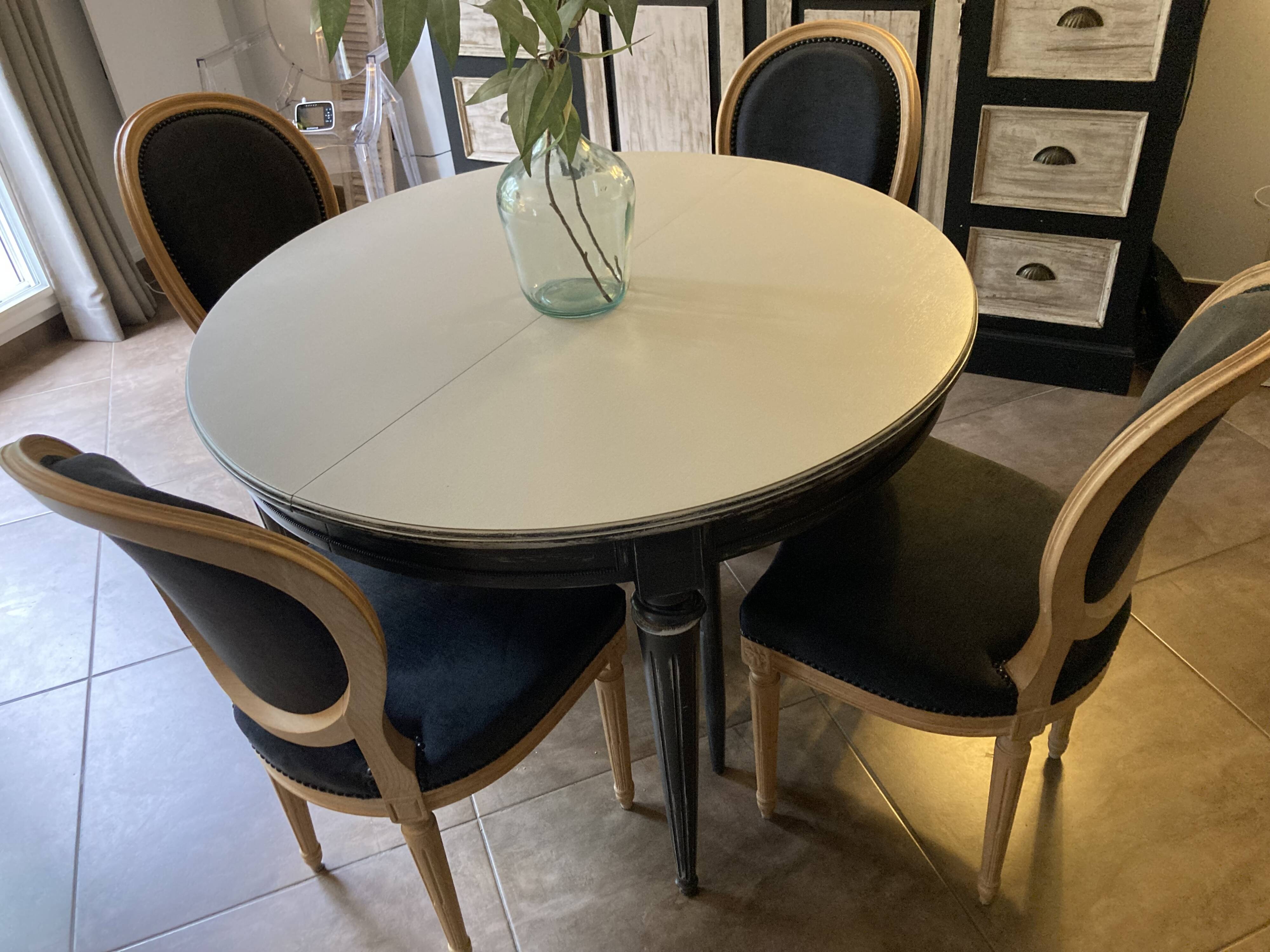 Louis XVI style extendable table in grey painted wood