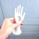 Main Baguier / Soliflore en porcelaine blanche