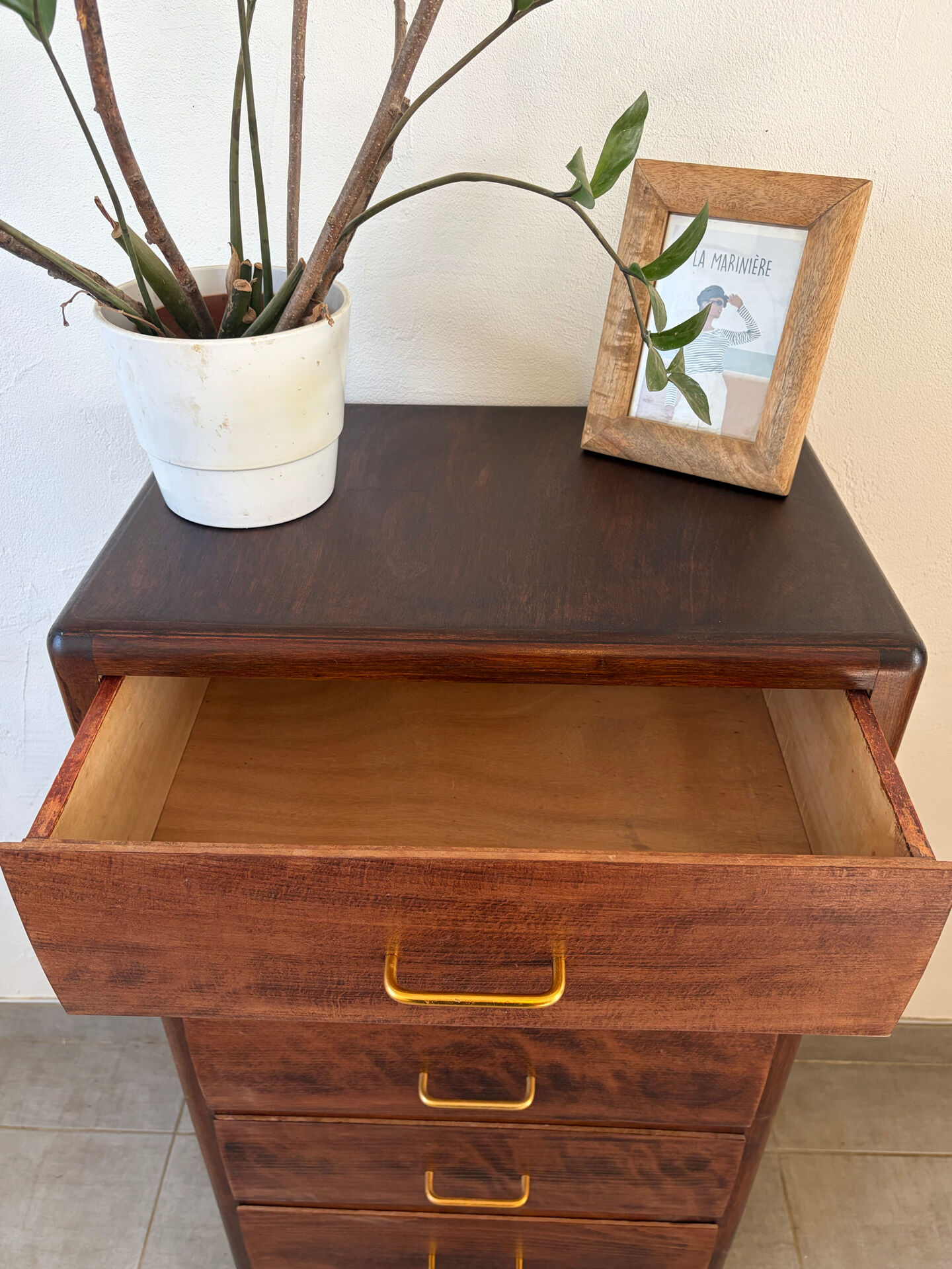 Vintage chest of drawers/commode from the 1960s.