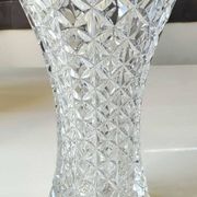 Grand Vase Tulipier en cristal de Bohème taillé. Motifs étoilés/losanges. Haut 26 cm
