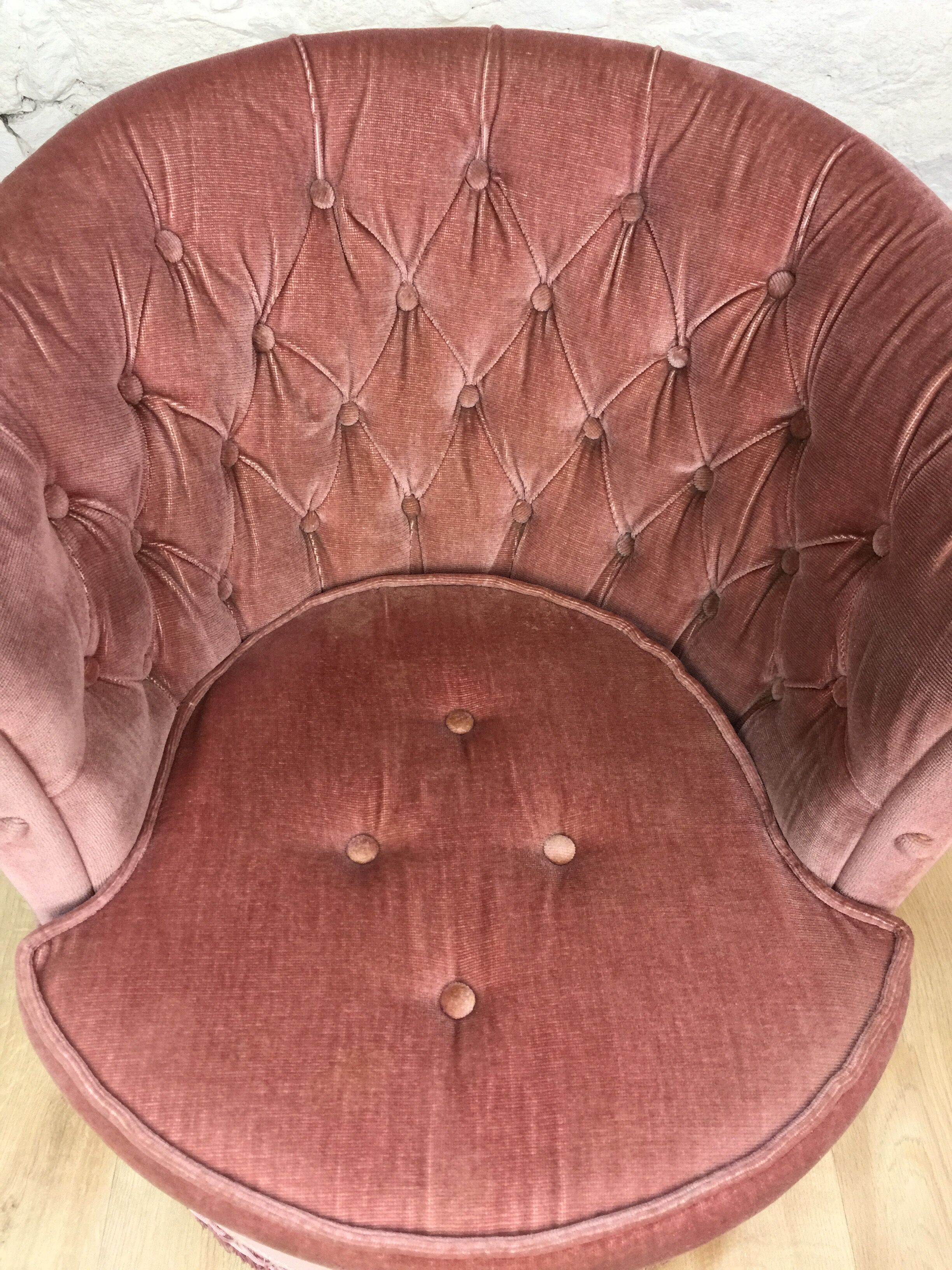 Powdered pink velvet toad chair