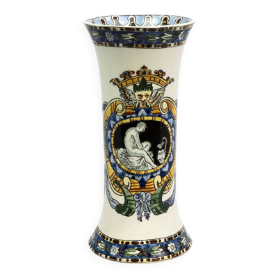 Vase cornet en faïence fine de Gien, décor Renaissance — fin XIXe siècle