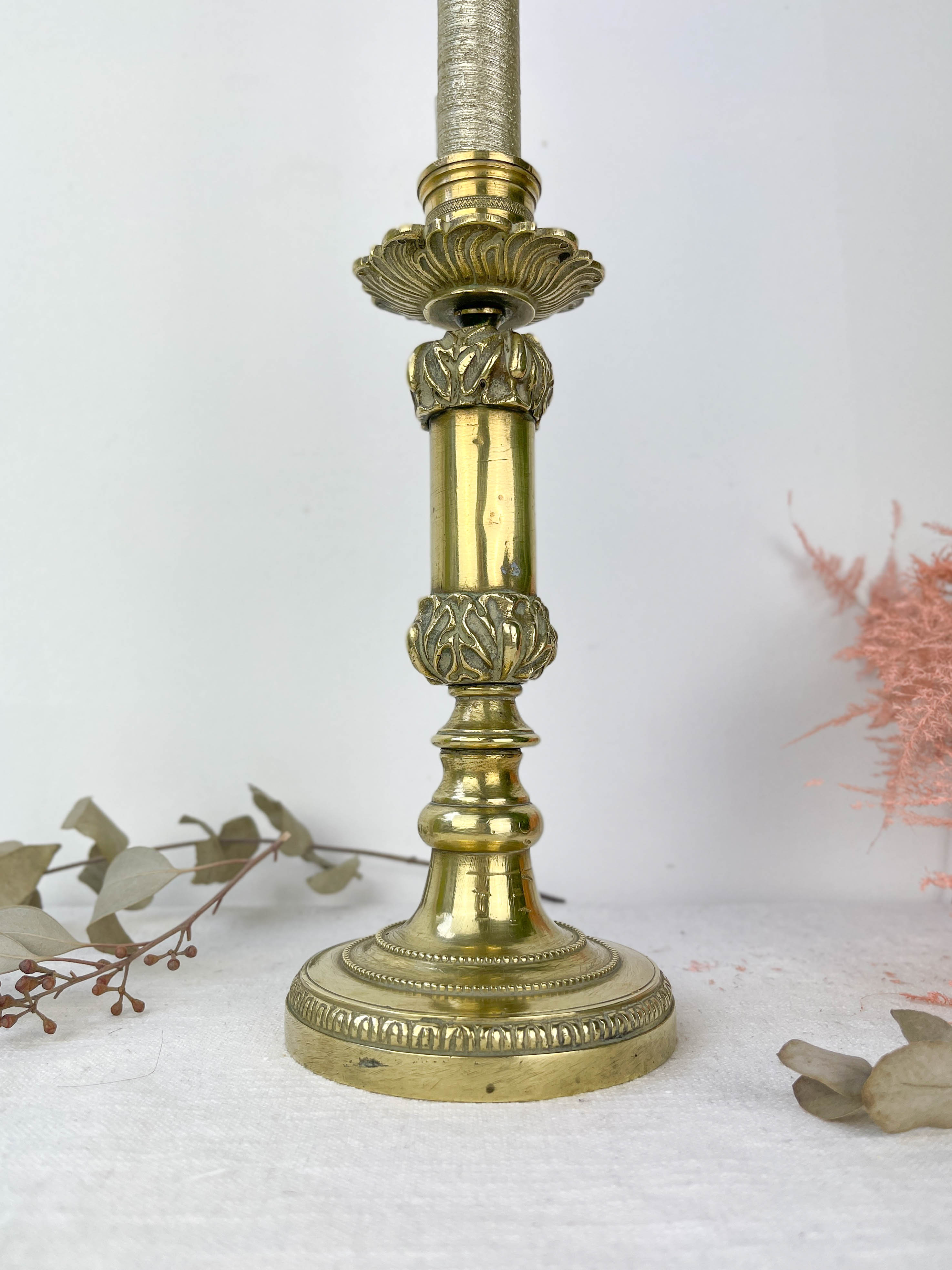 Candle holder in chiseled bronze Louis XVI style