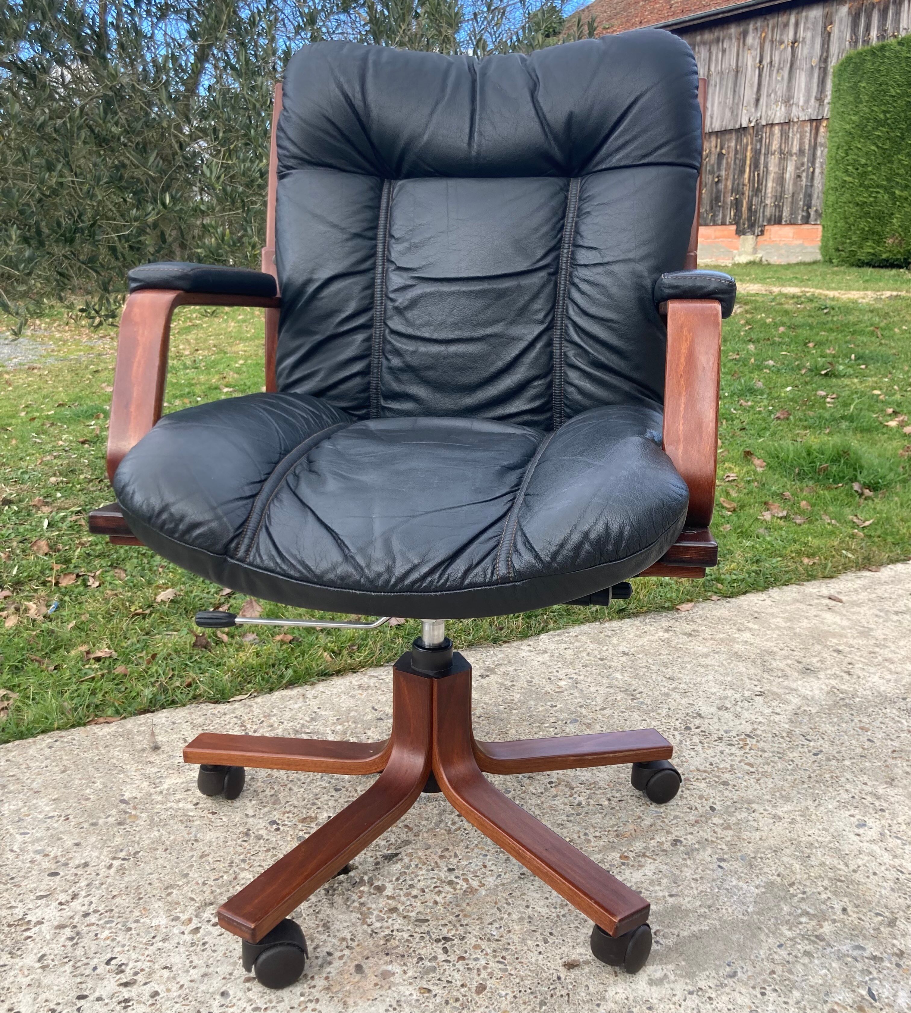 Scandinavian office chair