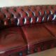 Three-seater burgundy burgundy leather chesterfield sofa