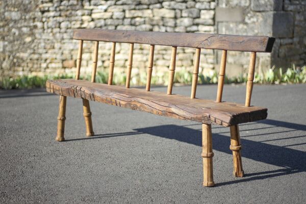 Grand banc bois vintage, banc bois ancien, banc artisanal, brutaliste, hall d'entrée