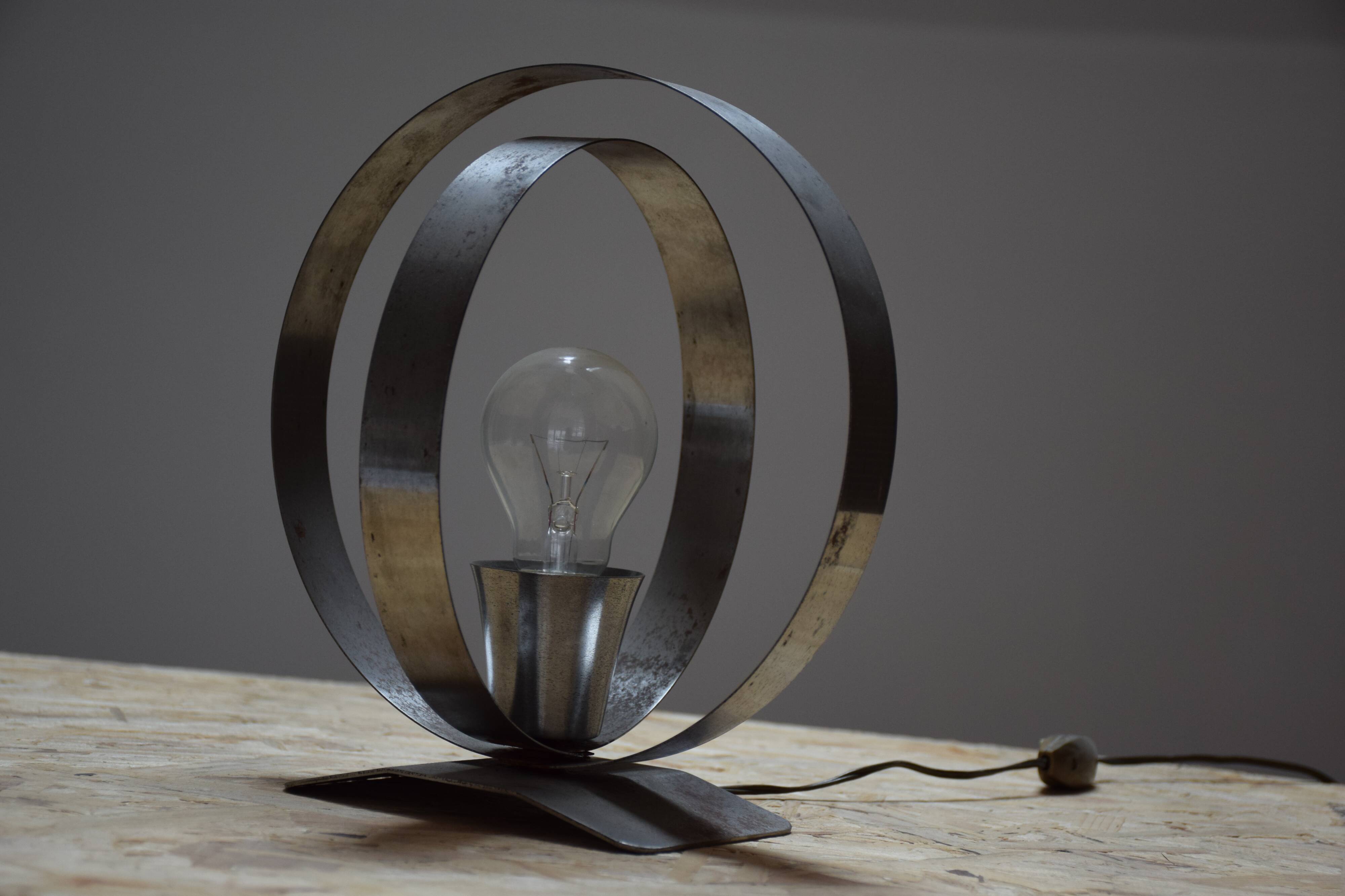 Steel-strapping light