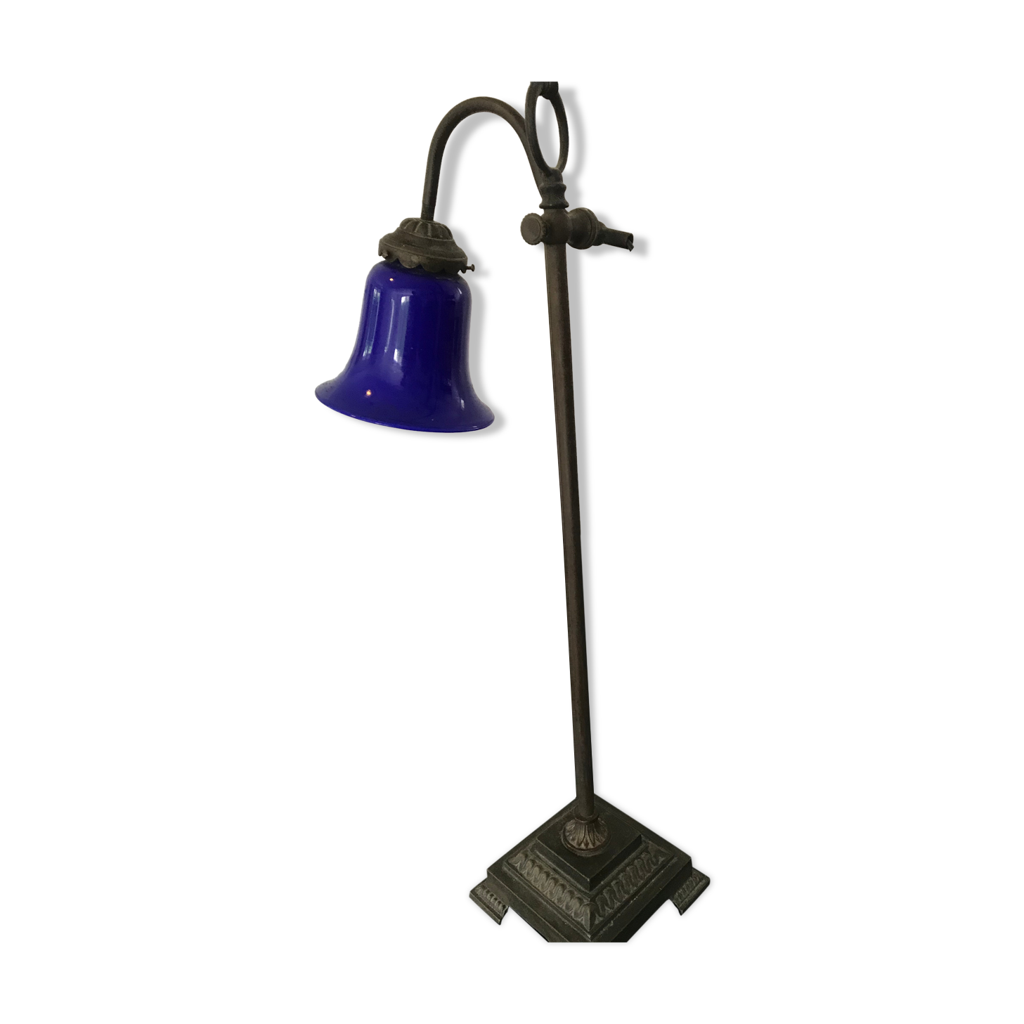 Lampe bleue forme tulipe
