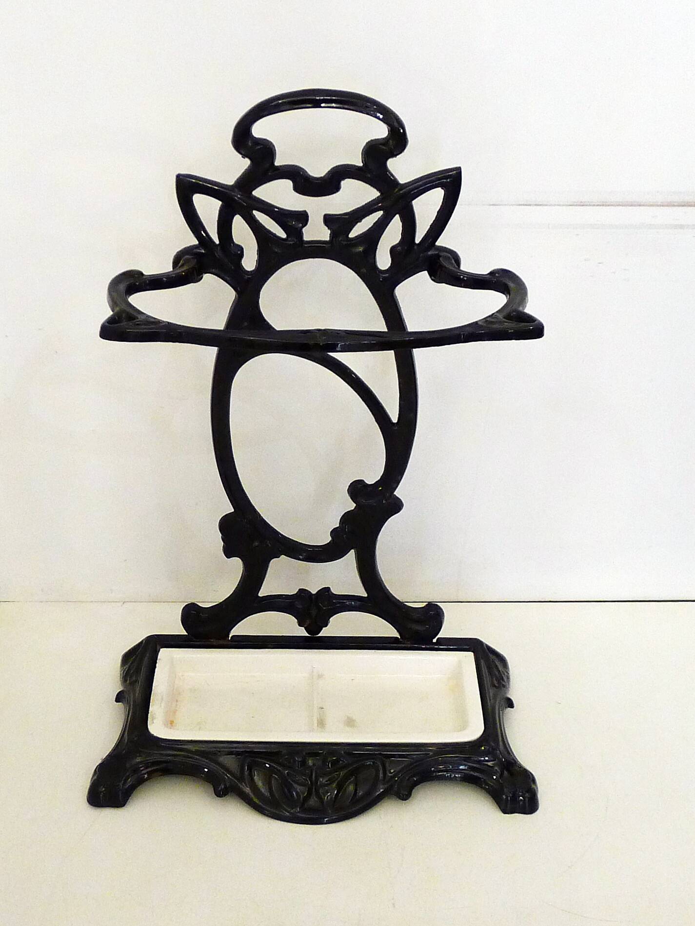 Enameled cast iron umbrella stand