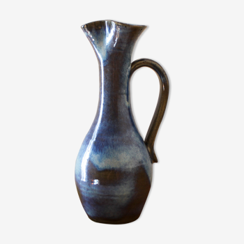 Blue email sandstone pitcher