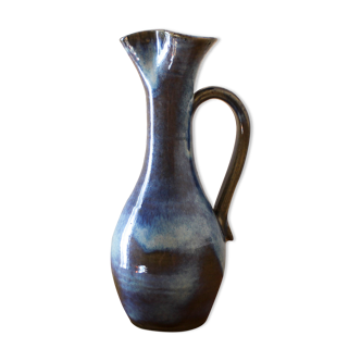 Blue email sandstone pitcher