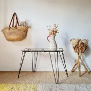 Table basse d'appoint en métal noir et scoubidou