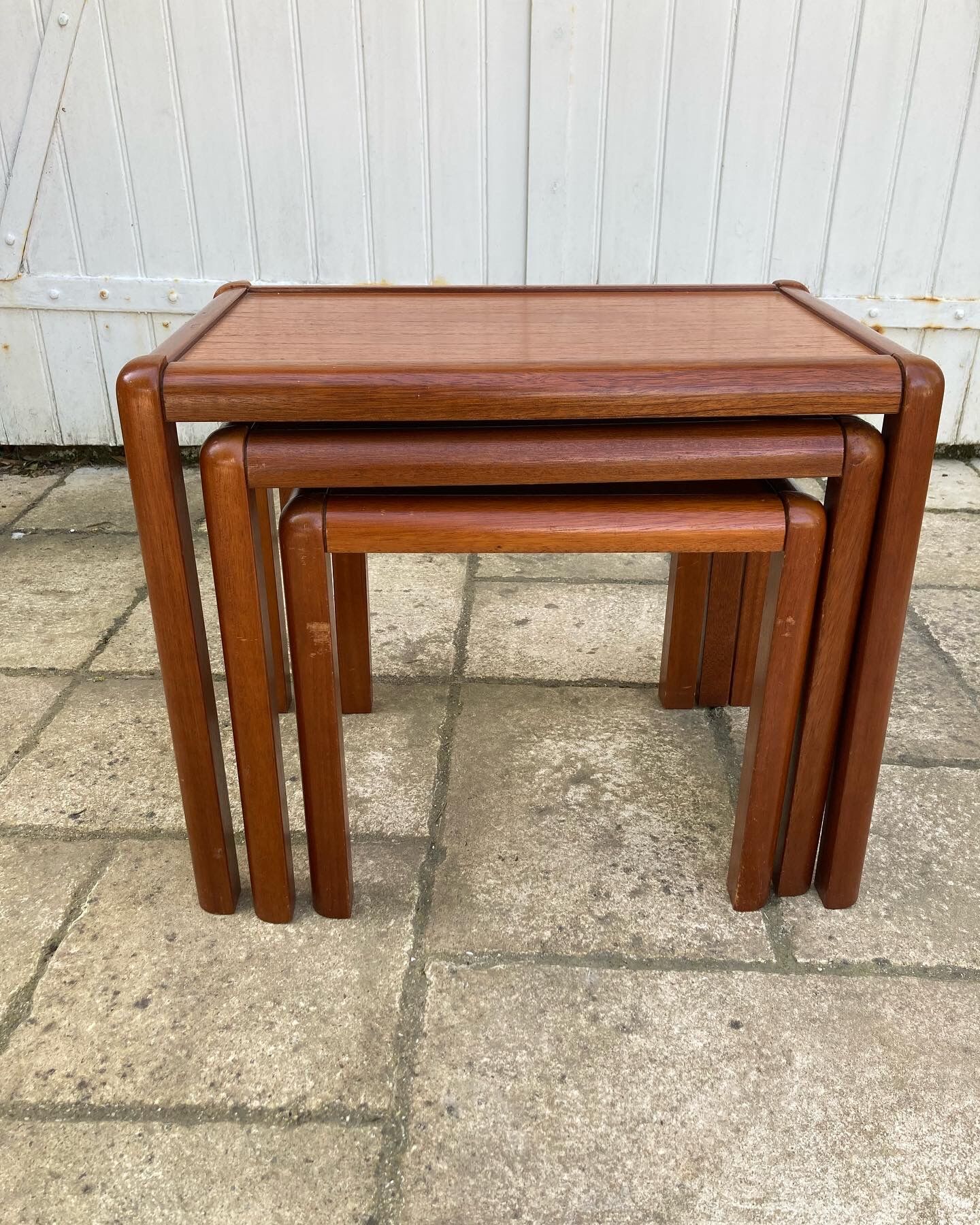 Scandinavian trundle table