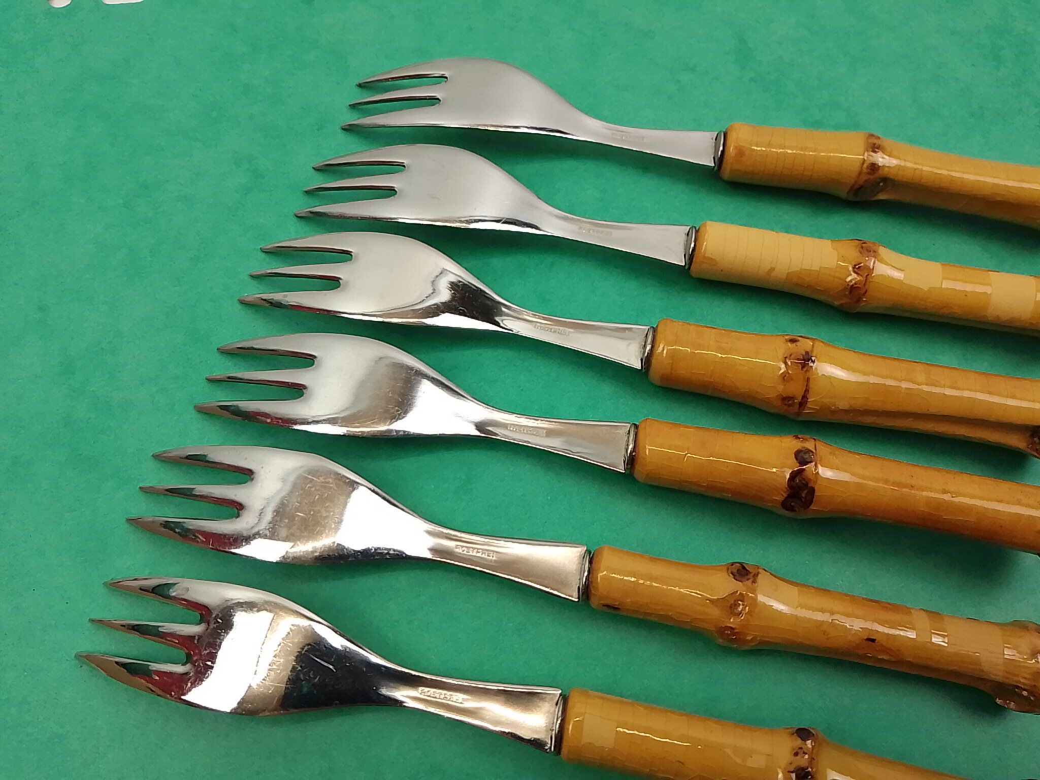 Set of 7 cutlery with bamboo sleeve dessert
