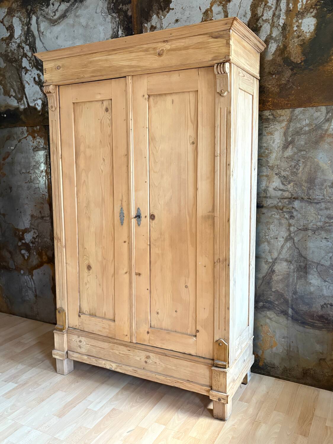 Armoire lingère bois brut