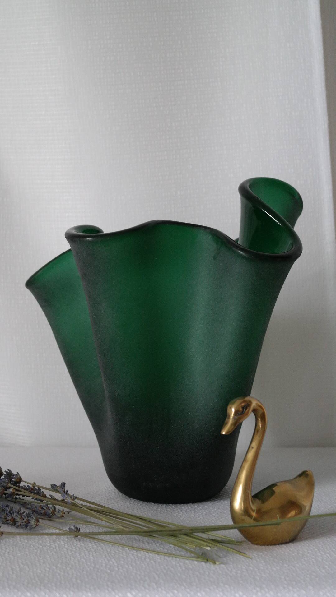 Vintage Italian blown glass handkerchief vase