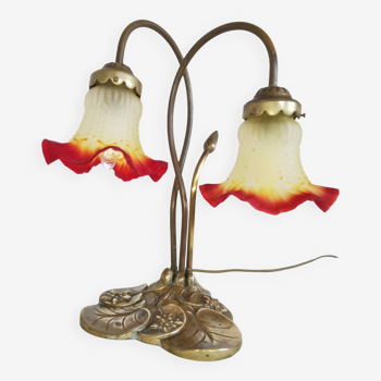 Lampe nénuphar en laiton et tulipe en pâte de verre, double, style art nouveau.