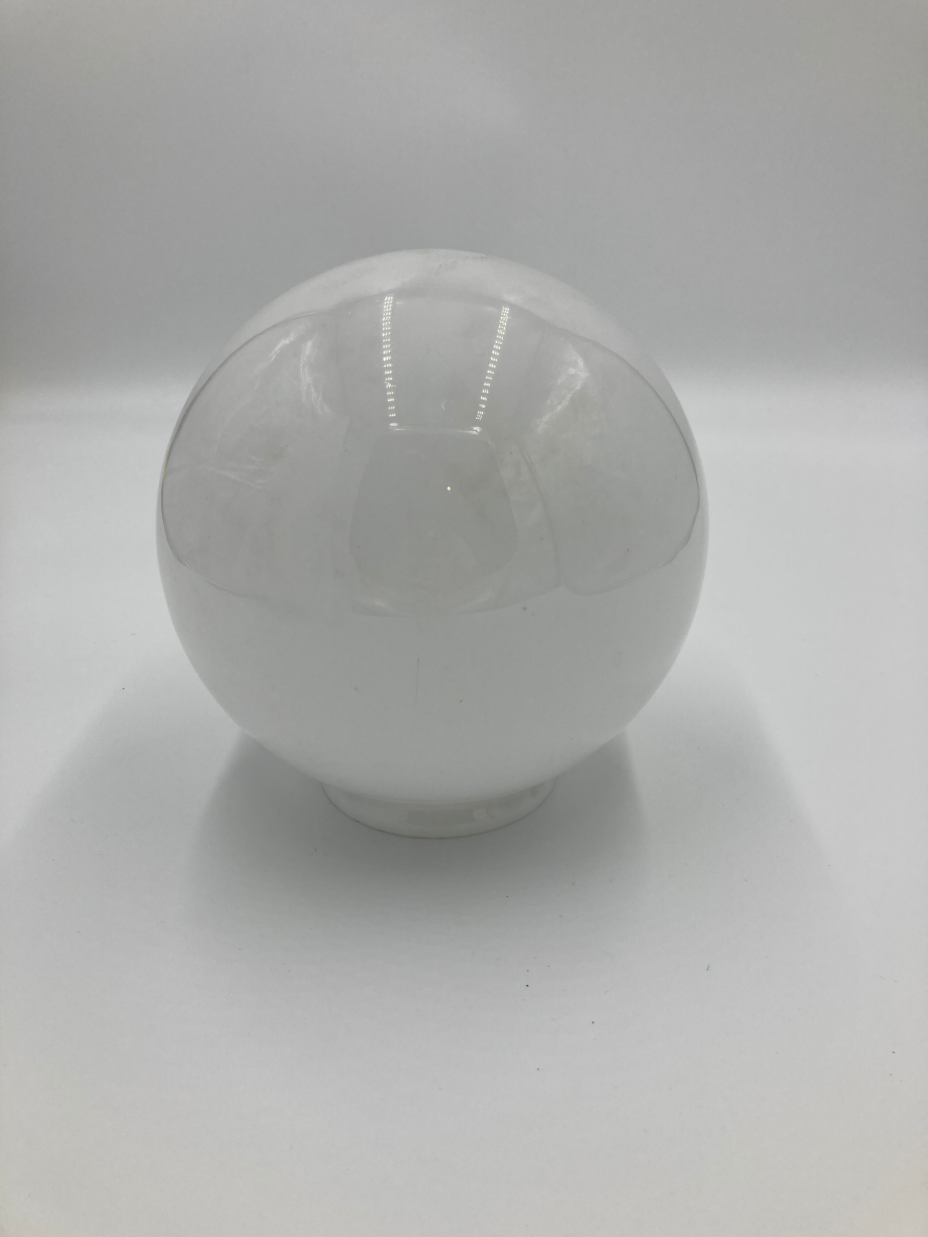 Globe 20cm in white glass