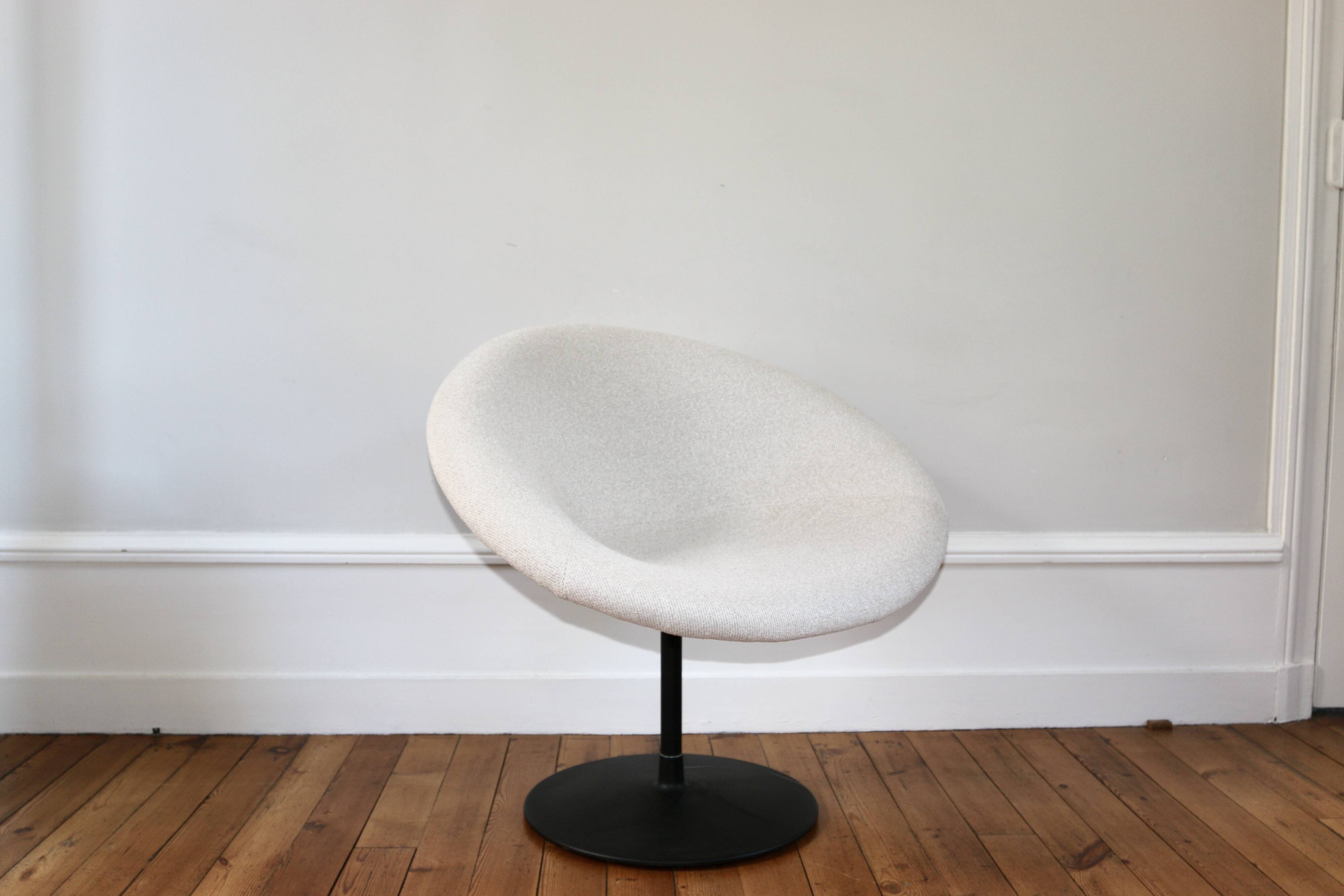 Vintage Globe armchairs Pierre Paulin, Artifort