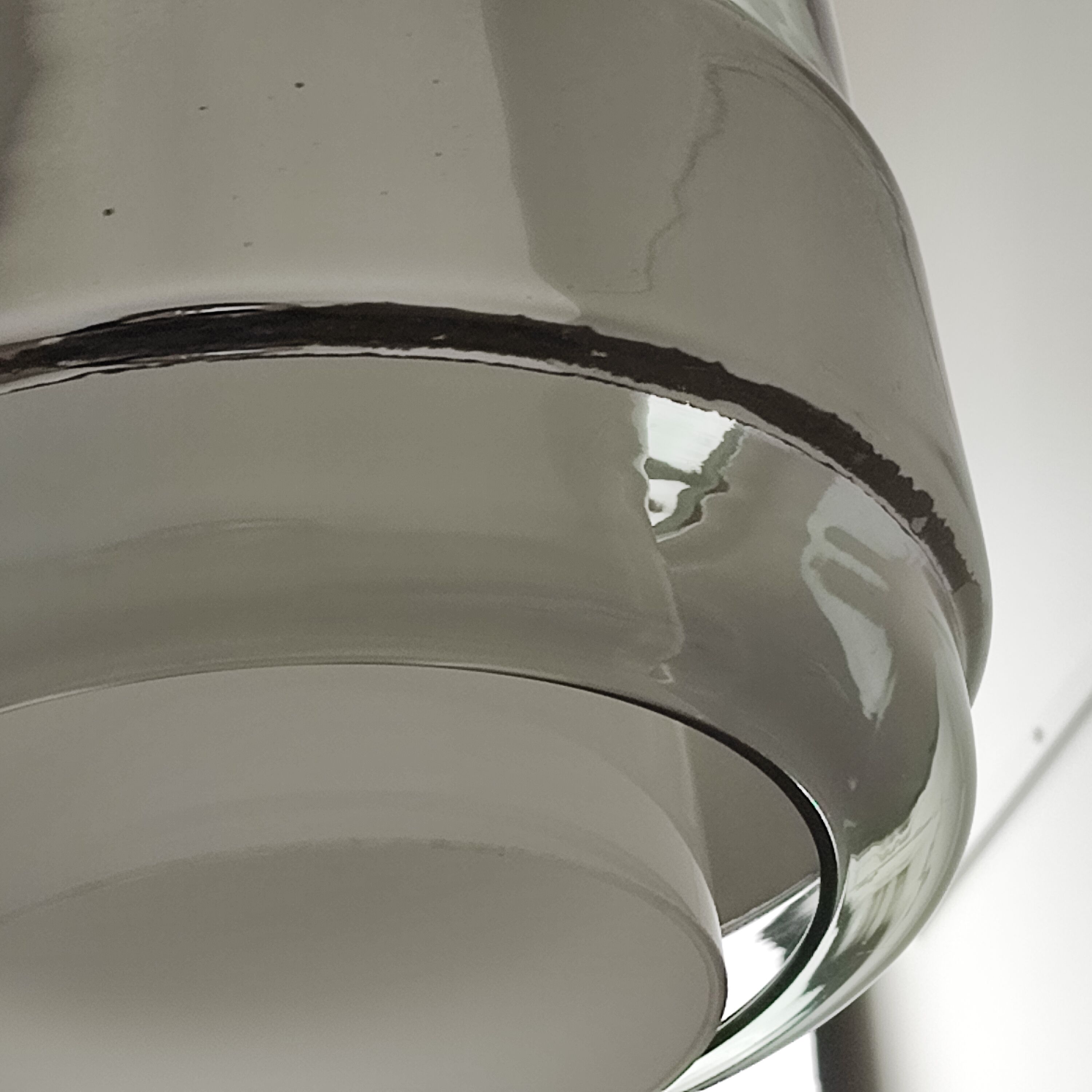 Glass and opaline suspension