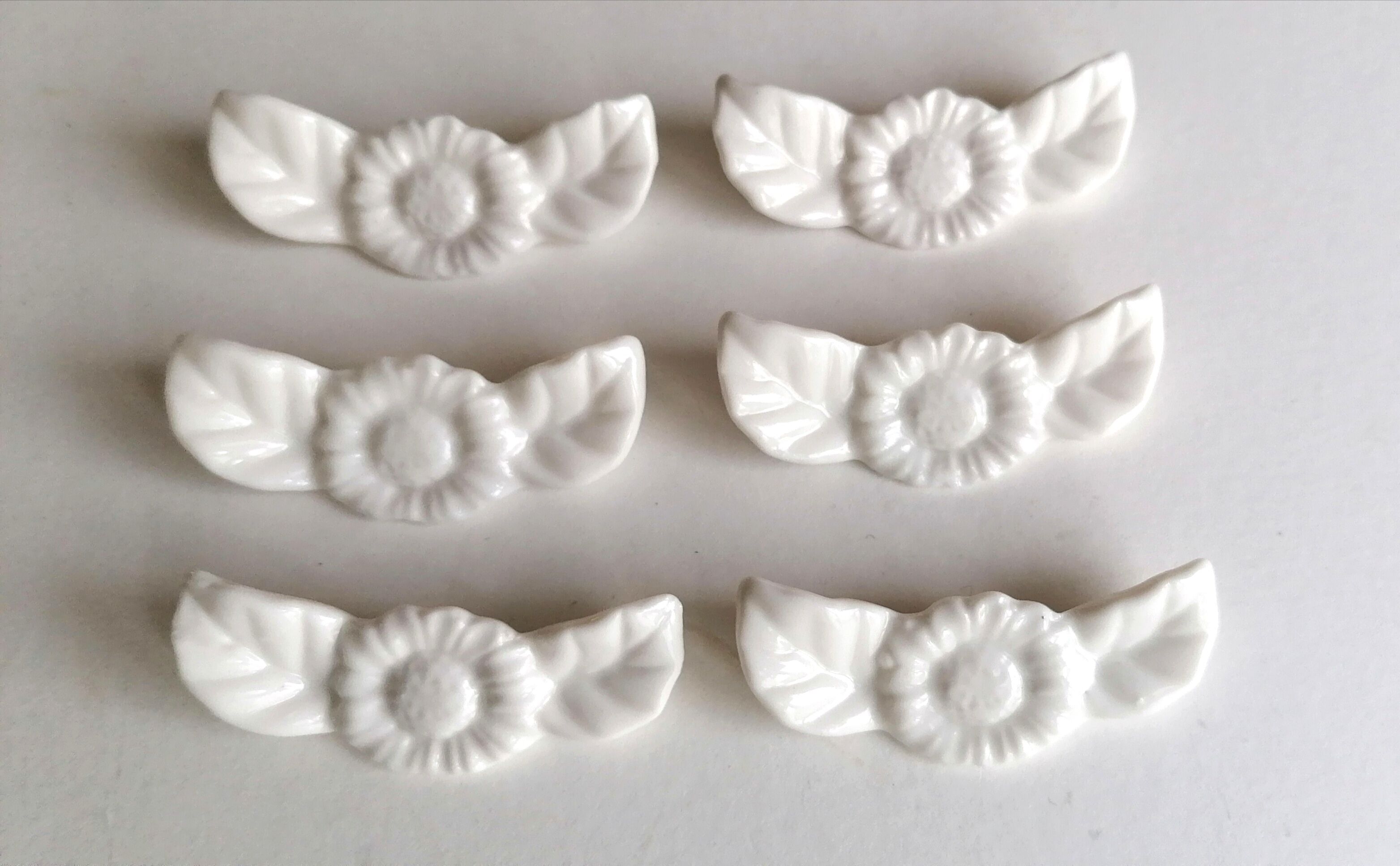 6 porte couteaux en porcelaine blanche