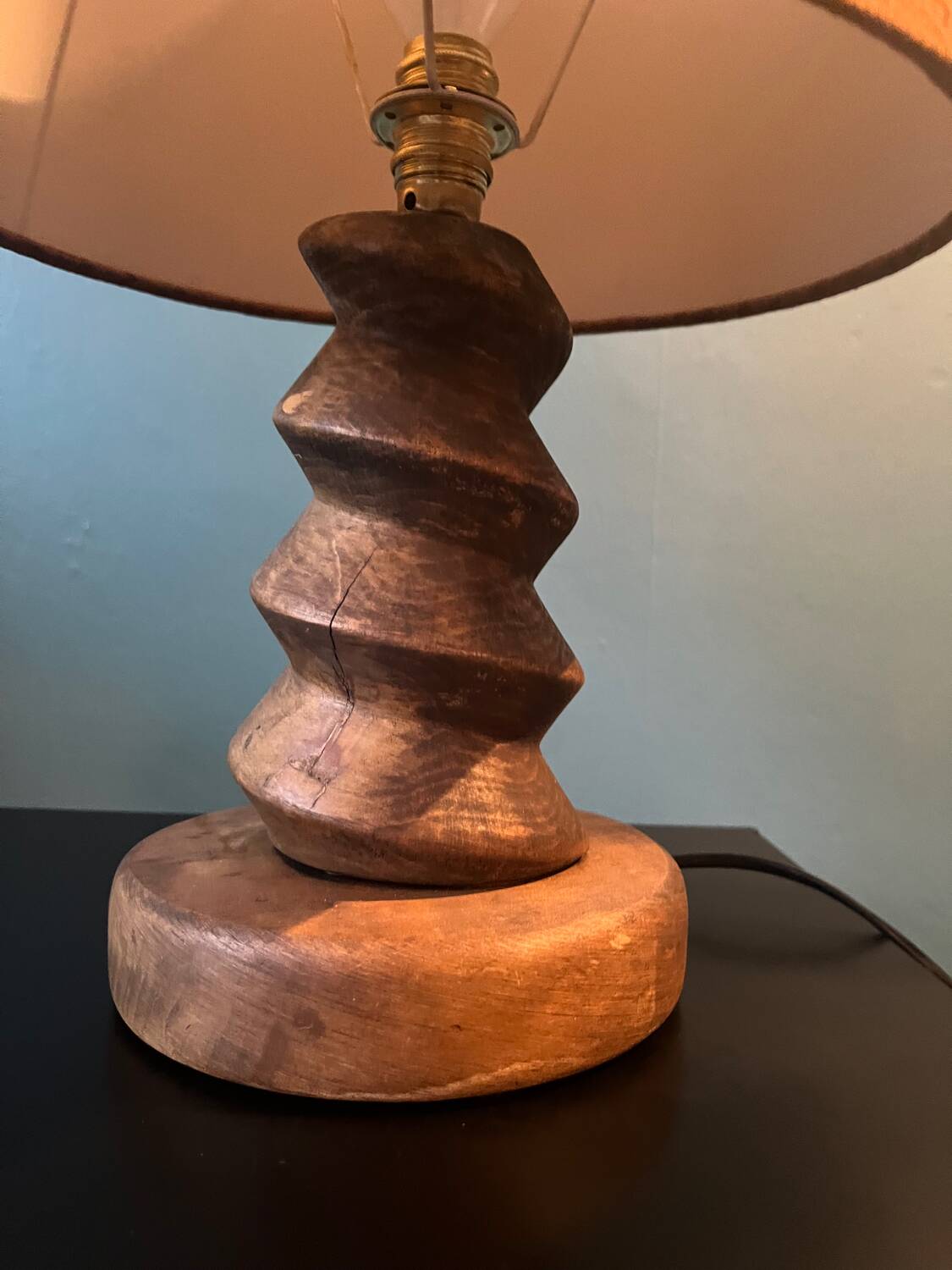 Table lamp in turned solid wood