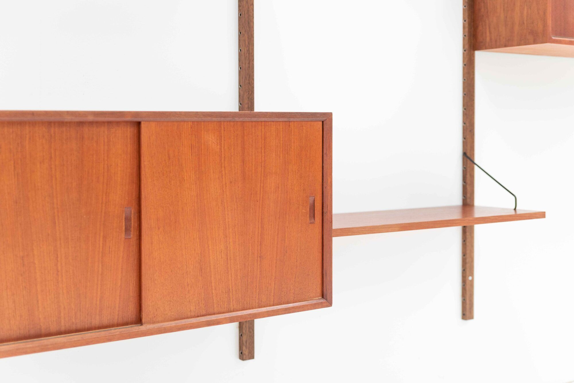 Wall unit with 4 modules by P. Cadovius
