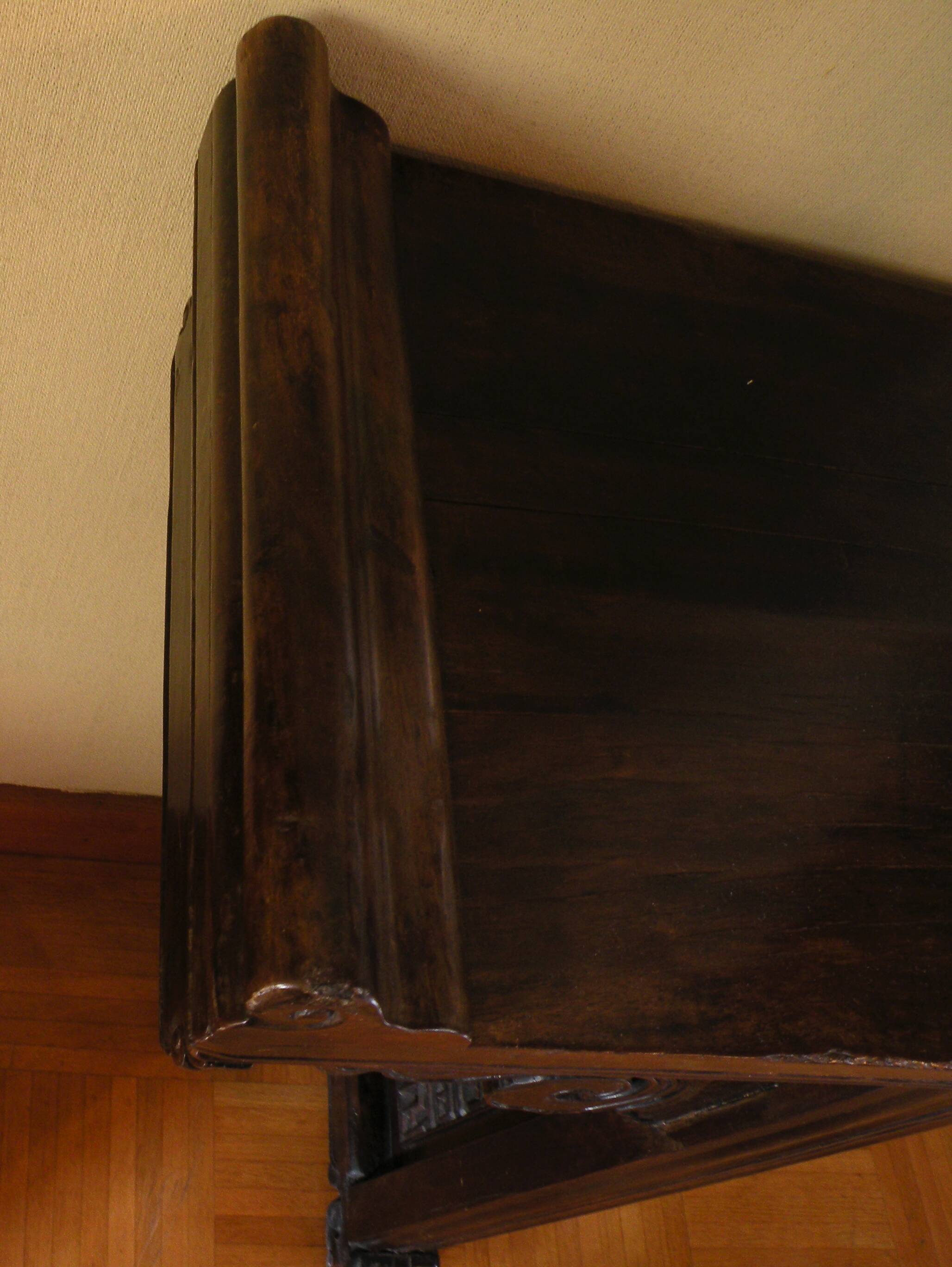 Large Chinese console in lacquered walnut, 19th century.